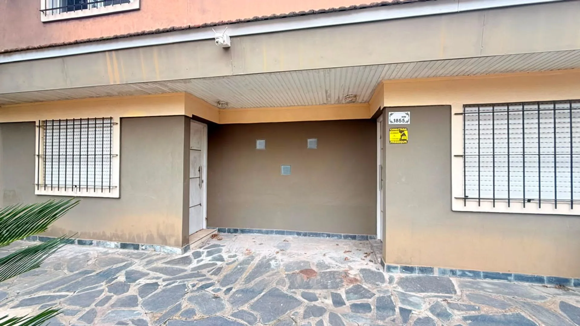 VENDE TERRENO CON 2 DUPLEX Y PILETA 368M2 TOT foto 3