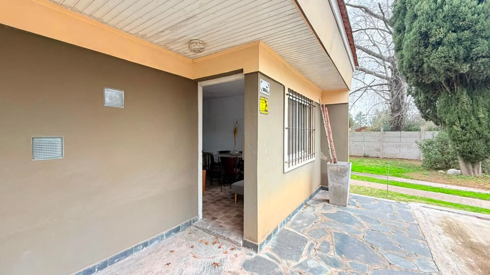 VENDE TERRENO CON 2 DUPLEX Y PILETA 368M2 TOT foto 5