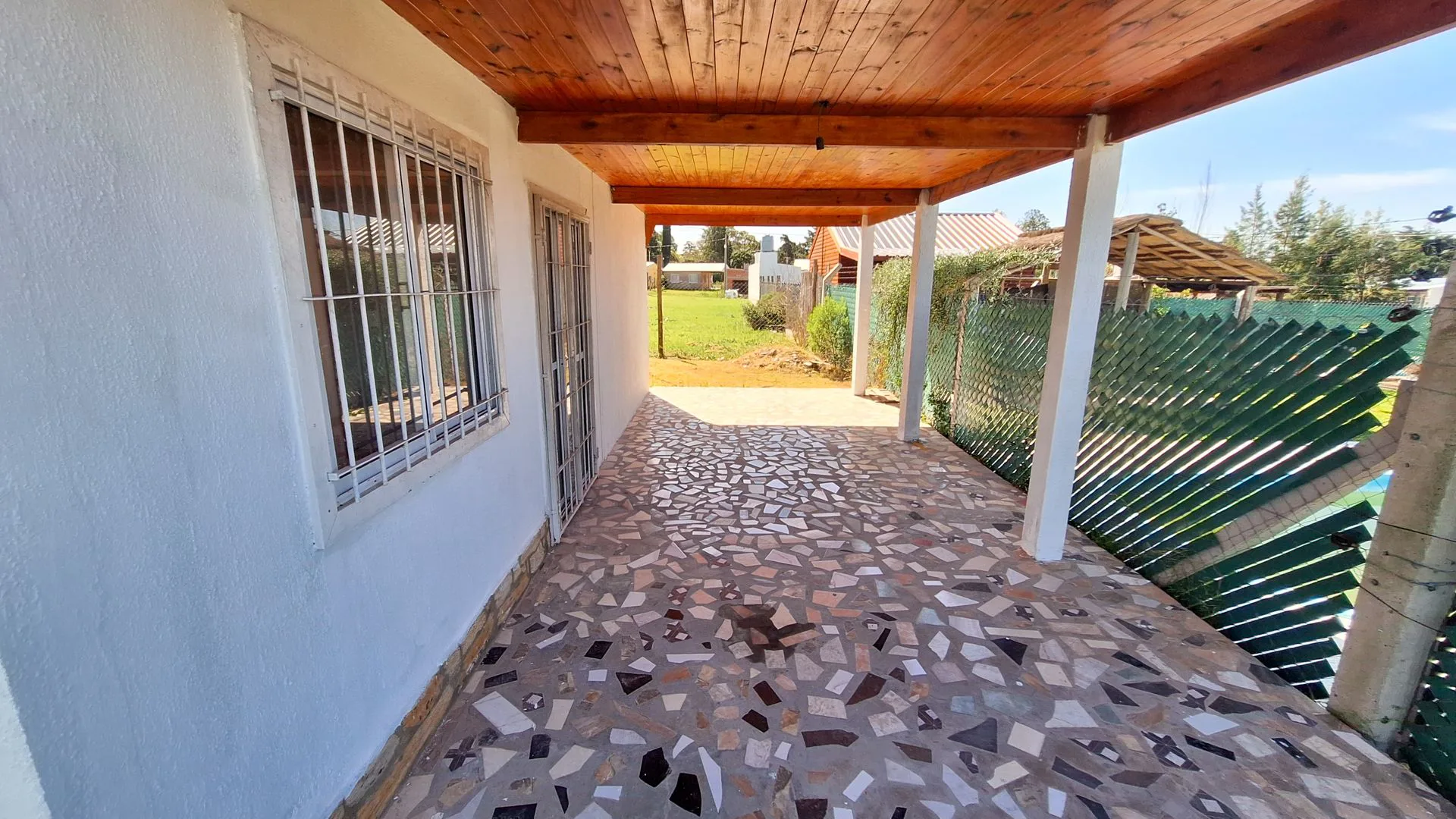 Casa 2 dormitorios en Sauce Montrull, gran terreno foto 3