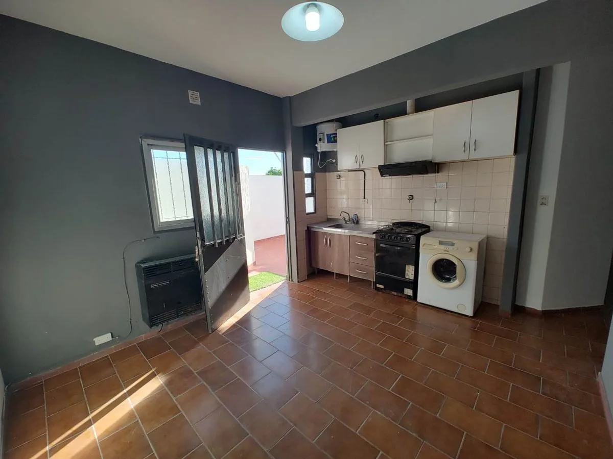 ALQUILER DEPARTAMENTO PH 3 AMBIENTES, MORON! foto 3