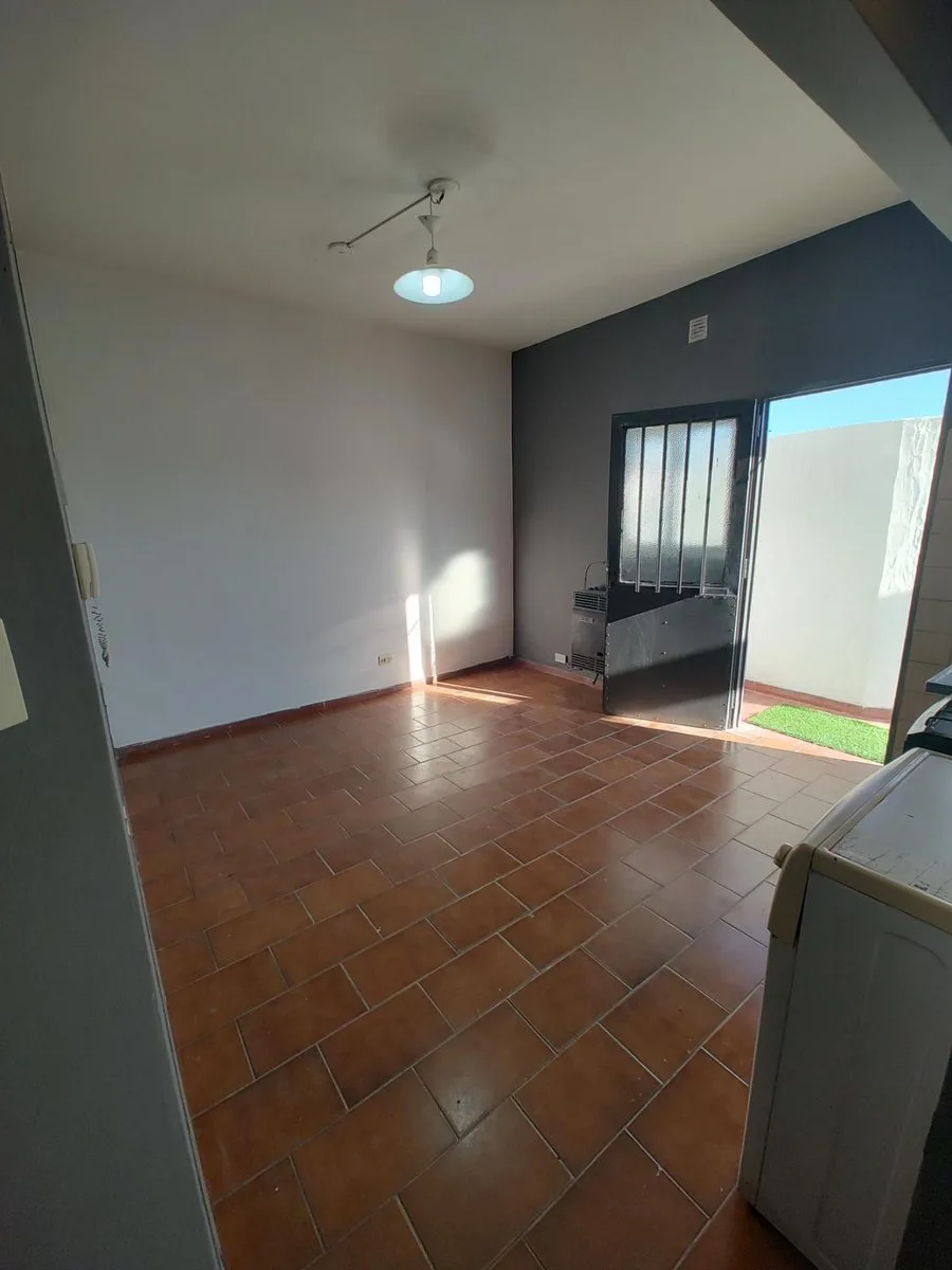 ALQUILER DEPARTAMENTO PH 3 AMBIENTES, MORON! foto 4