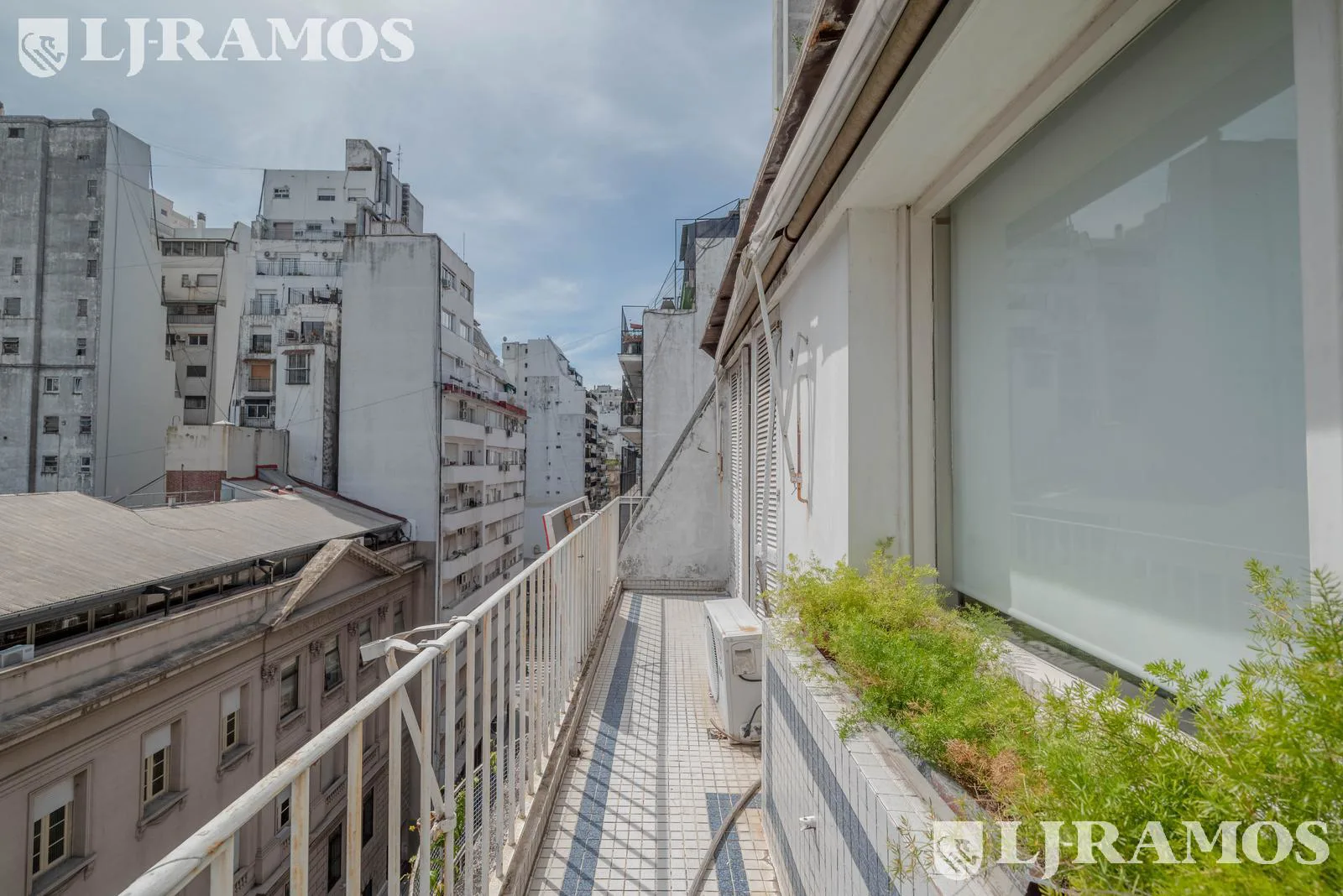 Montevideo y Santa Fe, Super luminoso, 3 dorm /con cochera opcional   reciclar foto 5