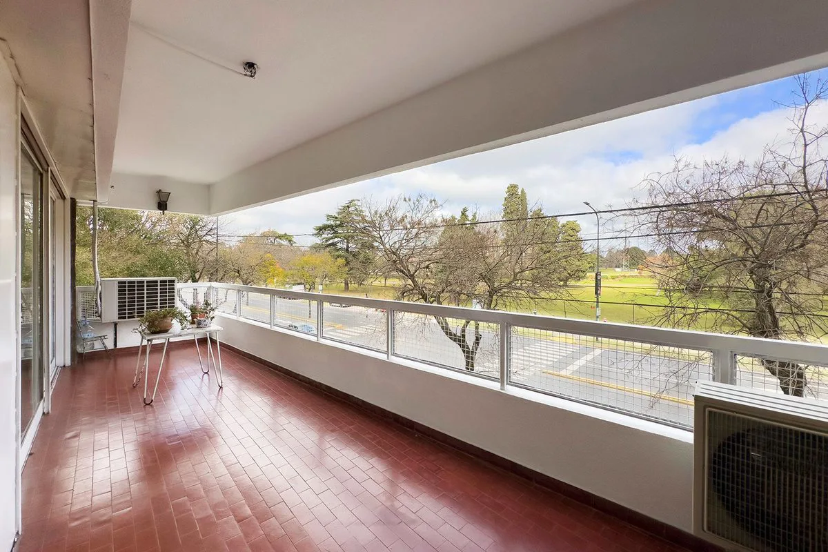 Venta dpto 5 Amb con vista Hipódromo + 2 cocheras foto 2