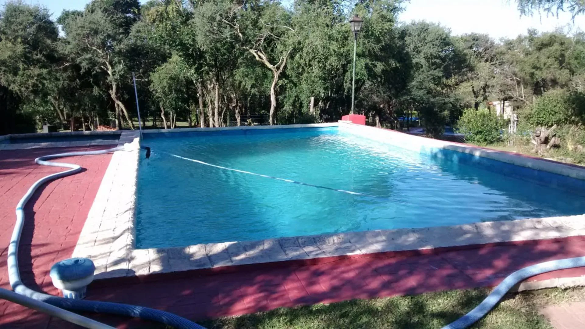 PERMUTA VENDE 3 CASAS CON 2 PILETAS LA GRANJA foto 5