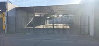 Alquiler de local con playón en sobre Avenida Hipólito Yrigoyen foto 3