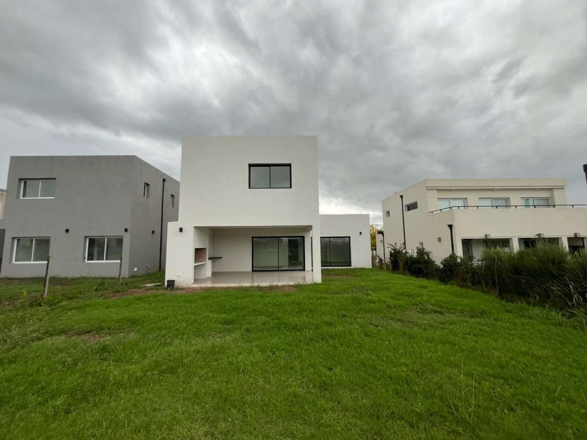 Venta Casa  Estrenar 4 ambientes bario Santa Lucia foto 4