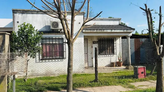 VENTA CASA 2 HAB COCHERA AMPLIO TERRENO