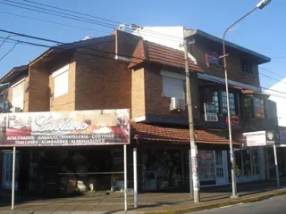 LOCAL EN ESQUINA AV. ARIETA Y MIRO foto 2