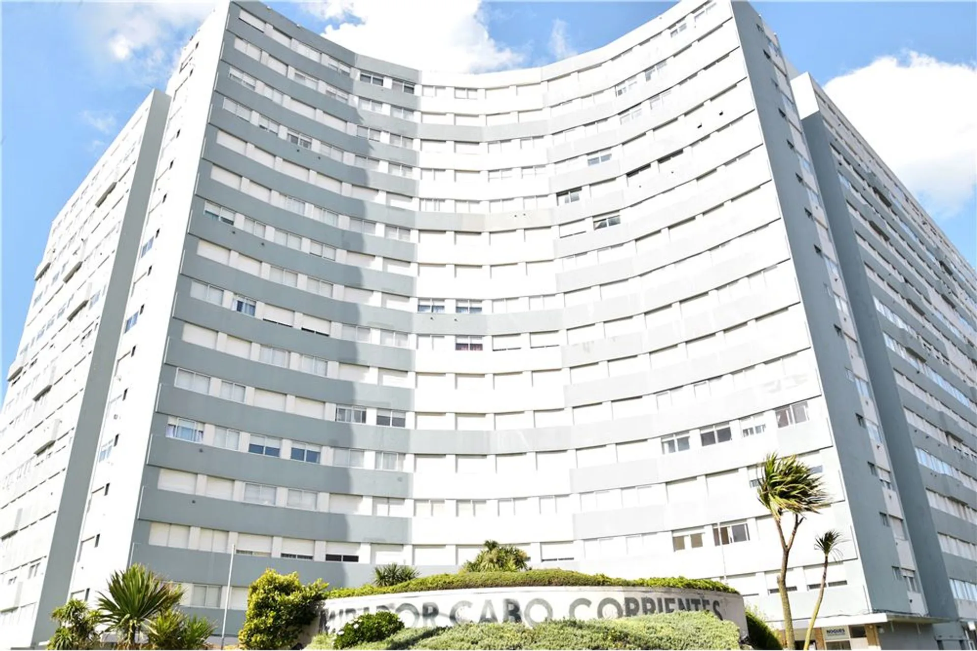 Venta Oficina Cabo Corrientes vista al mar foto 2