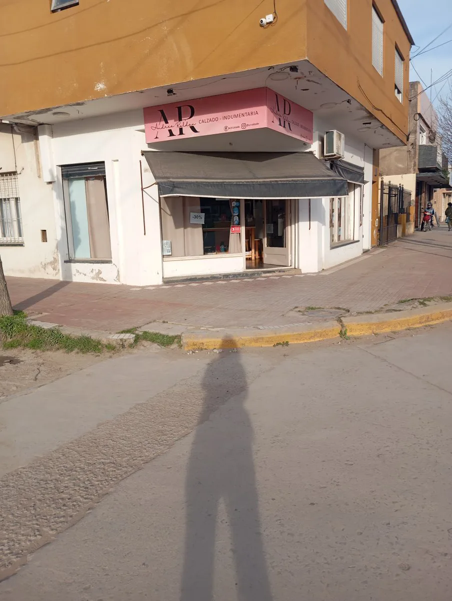 SE VENDE LOCAL COMERCIAL foto 2