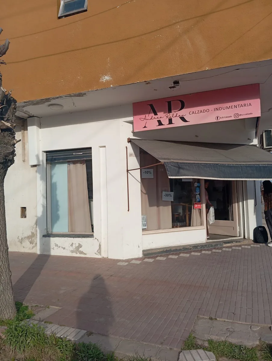 SE VENDE LOCAL COMERCIAL foto 4