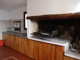 MUY LINDA CASA EN VENTA EN CARLOS PAZ, BARRIO LA CUESTA. Todos los Servicios. foto 3