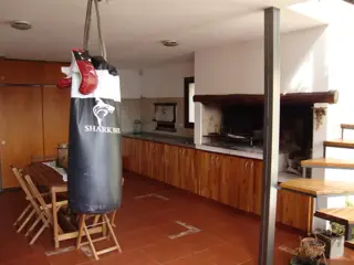 MUY LINDA CASA EN VENTA EN CARLOS PAZ, BARRIO LA CUESTA. Todos los Servicios. foto 5