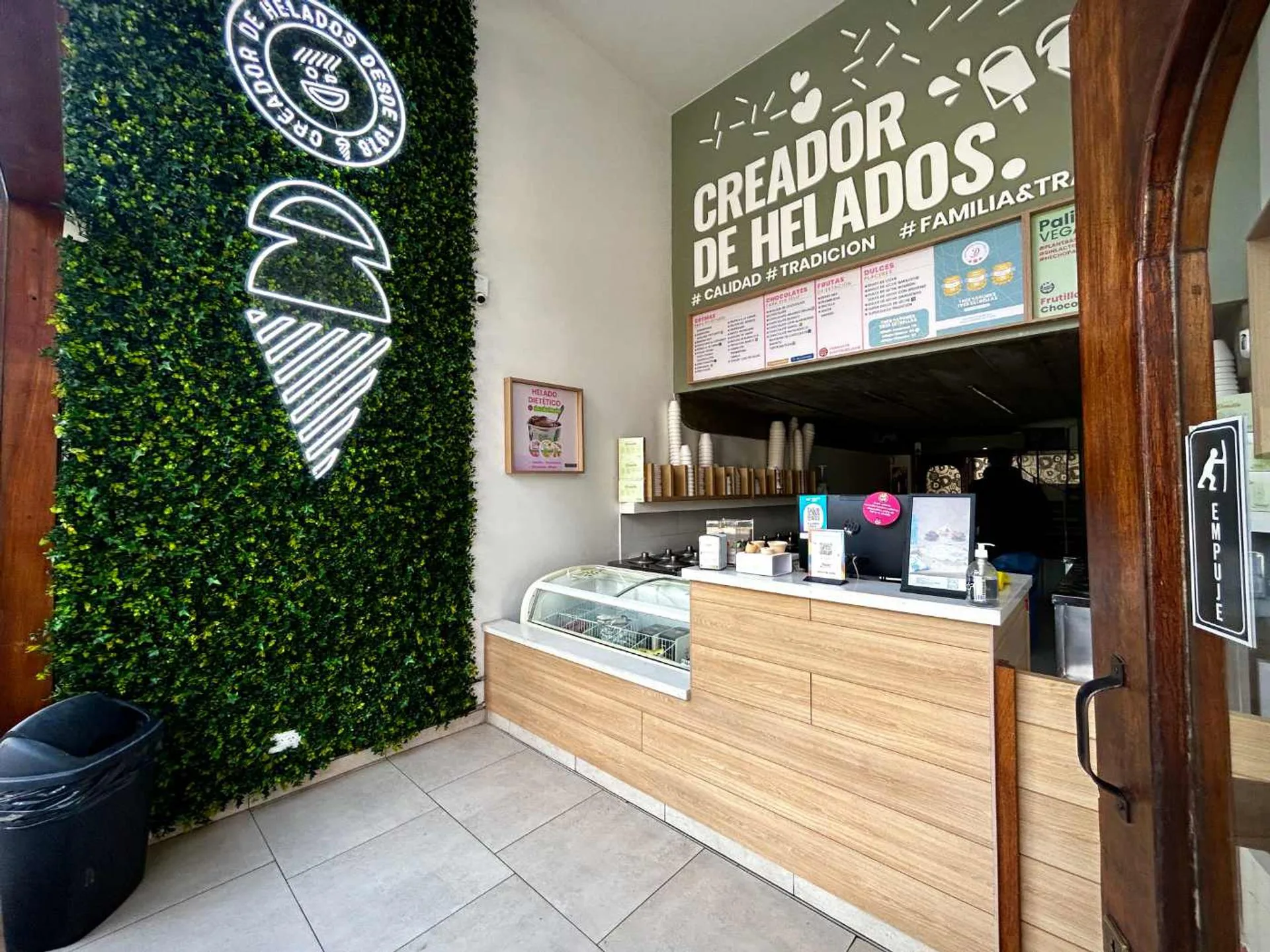 Fondo de Comercio Heladeria en Venta, San Isidro foto 3