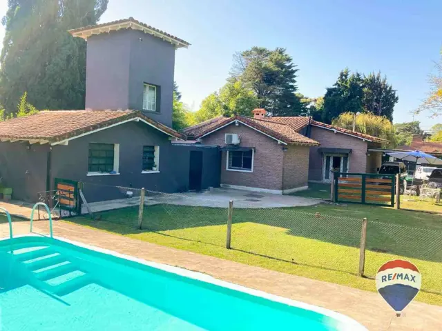 CASA EN VENTA EN BARRIO EL TRÉBOL CON PILETA