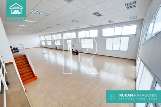 #AlquilerRUKAN | PREDIO ZONA INDUSTRIAL | Caleta Olivia.- (Salón Comercial + Depósito + Oficinas) foto 4