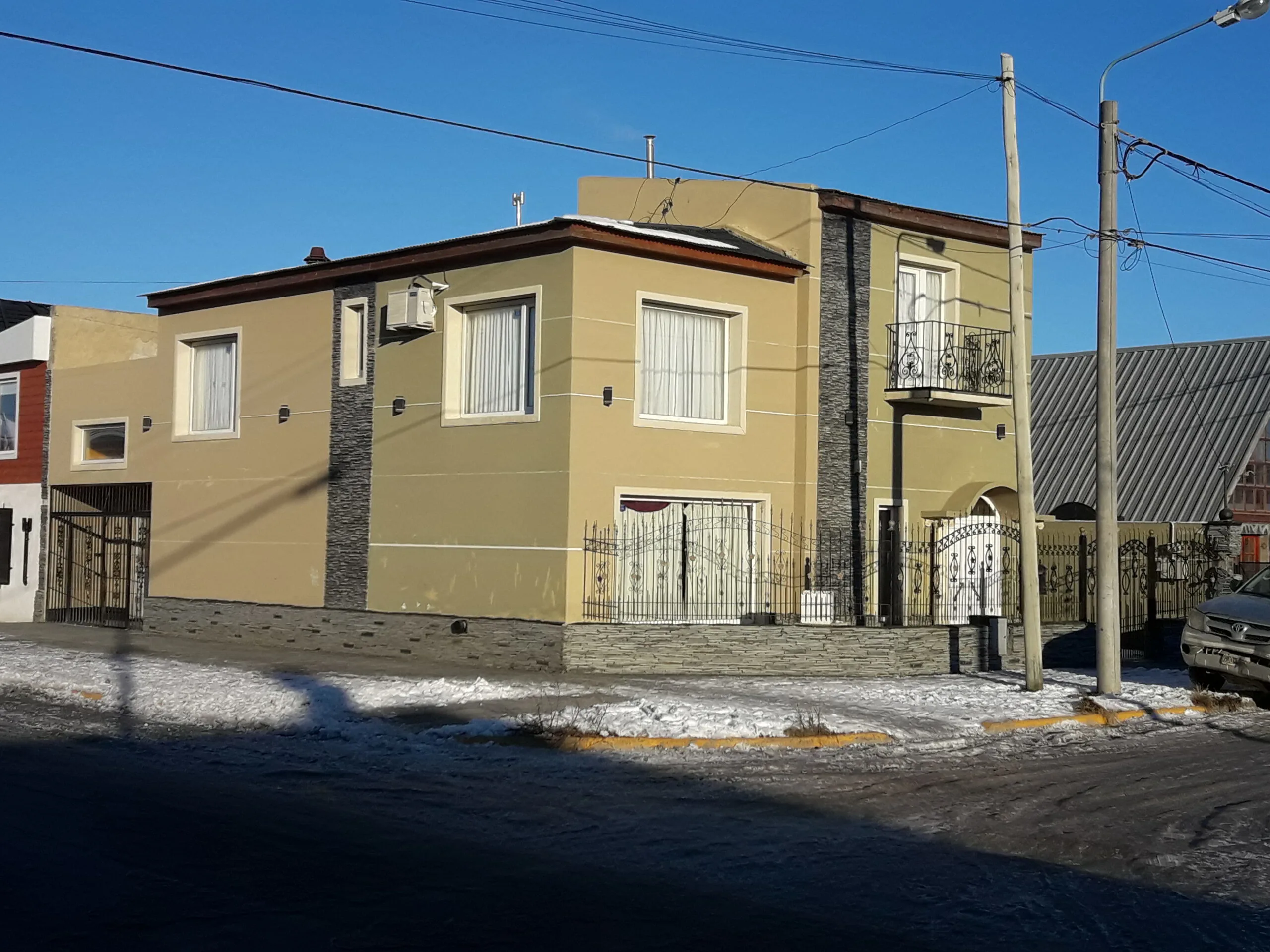 VENTA CASA 4 DORMITORIOS – CARLOS LISA AL 2300 foto 2