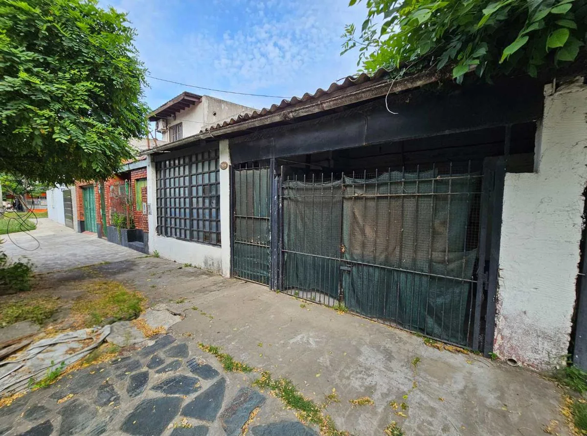 Casa 4 ambientes venta ituzaingo cochera terraza foto 2