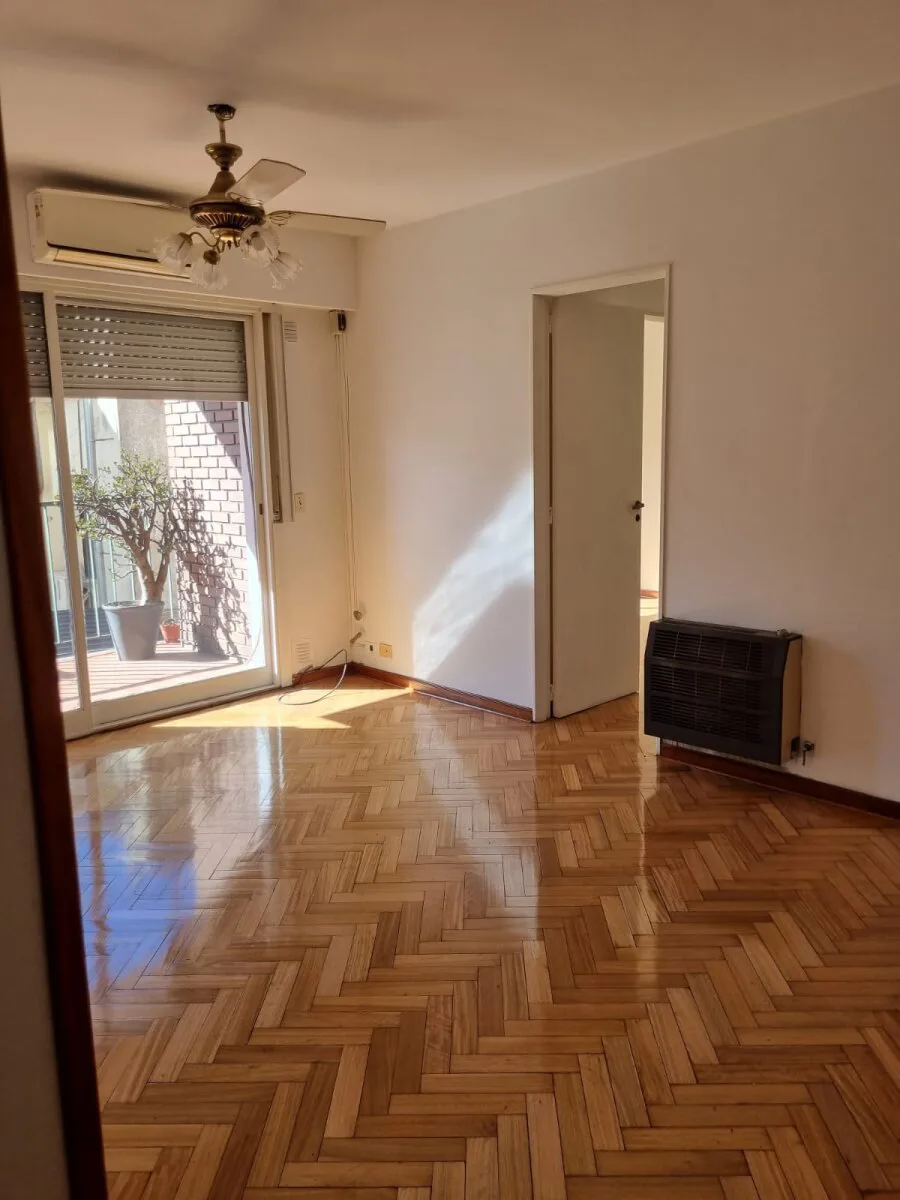 Venta precioso departamento de 3 ambientes con dependencia, baño de servicio y baulera foto 4