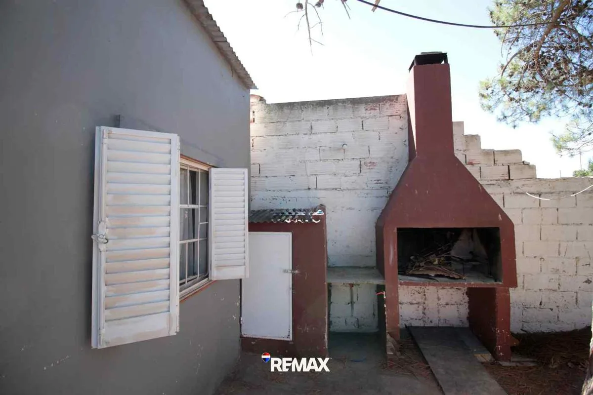 VENTA CASA 3 AMBIENTES APTA CREDITO MONTE HERMOSO foto 4