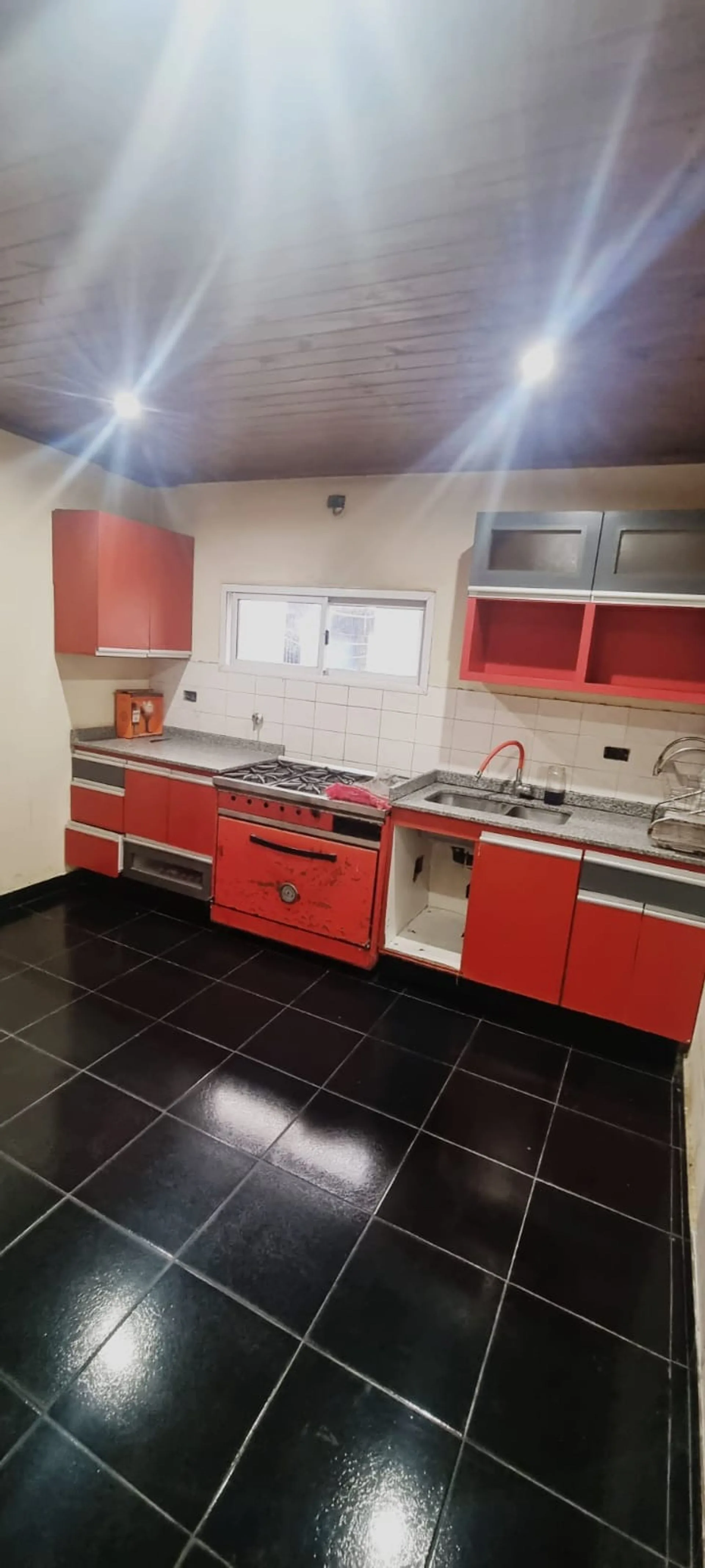 VENTA CASA CON GALPON - VILLA CELINA - SARMIENTO foto 2