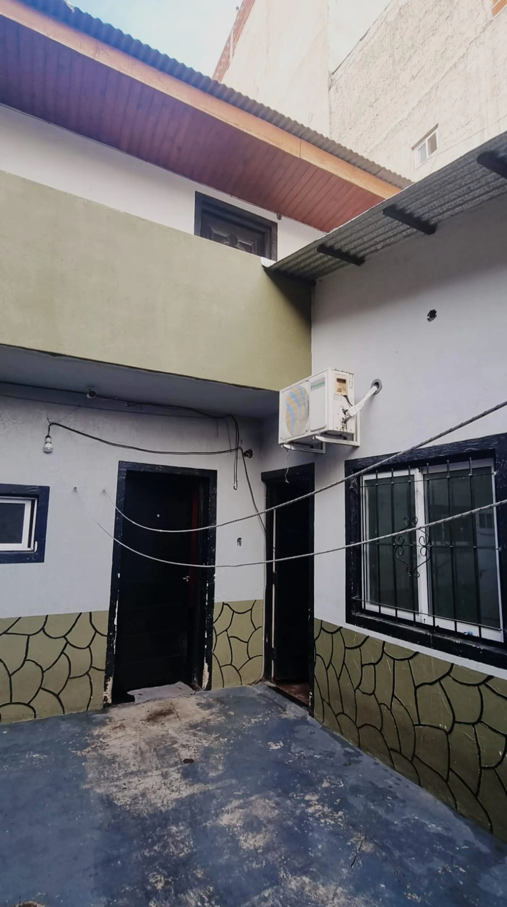 VENTA CASA CON GALPON - VILLA CELINA - SARMIENTO foto 3