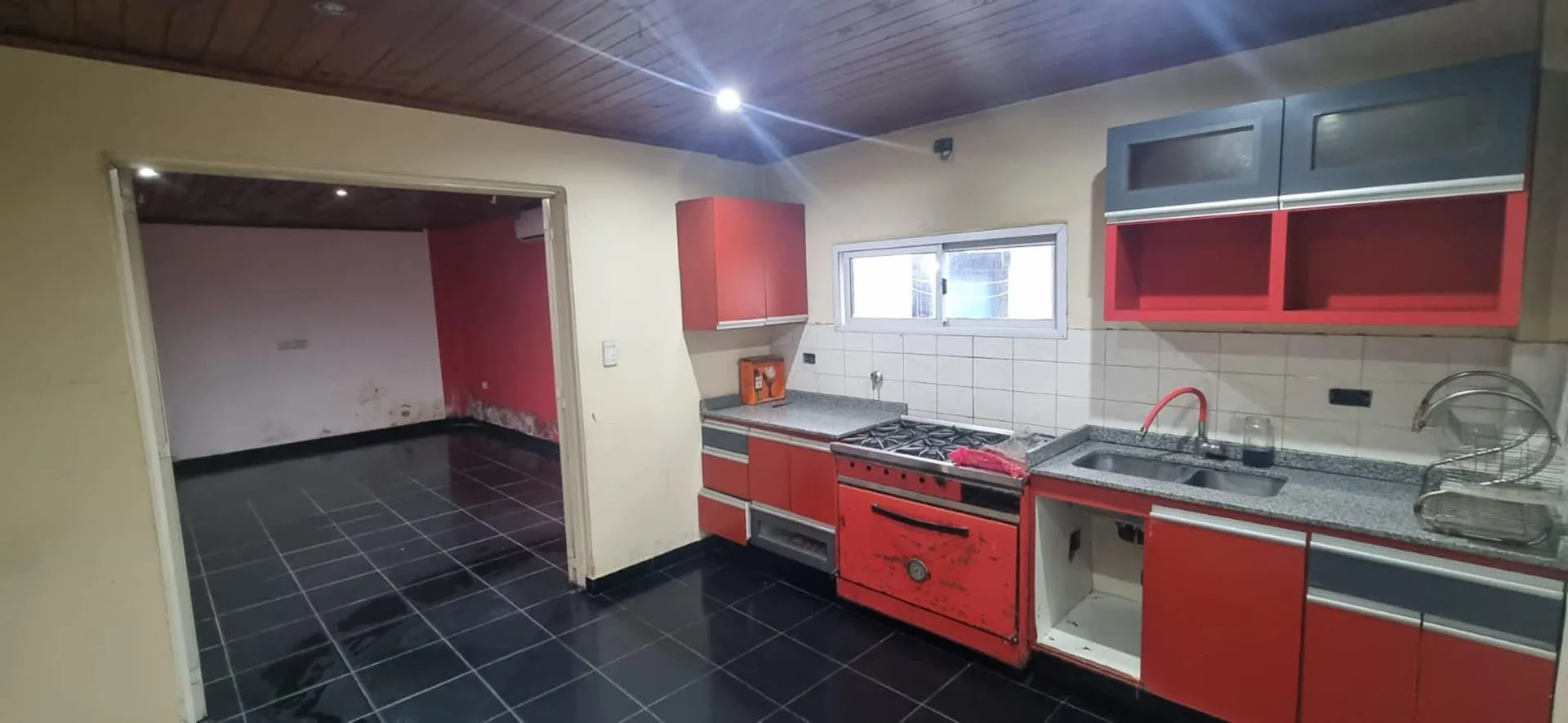 VENTA CASA CON GALPON - VILLA CELINA - SARMIENTO foto 5