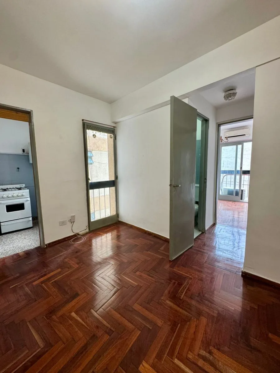 DEPARTAMENTO 2 AMBIENTES LATERAL - MUY LUMINOSO - GASCÓN 500 - ALMAGRO
