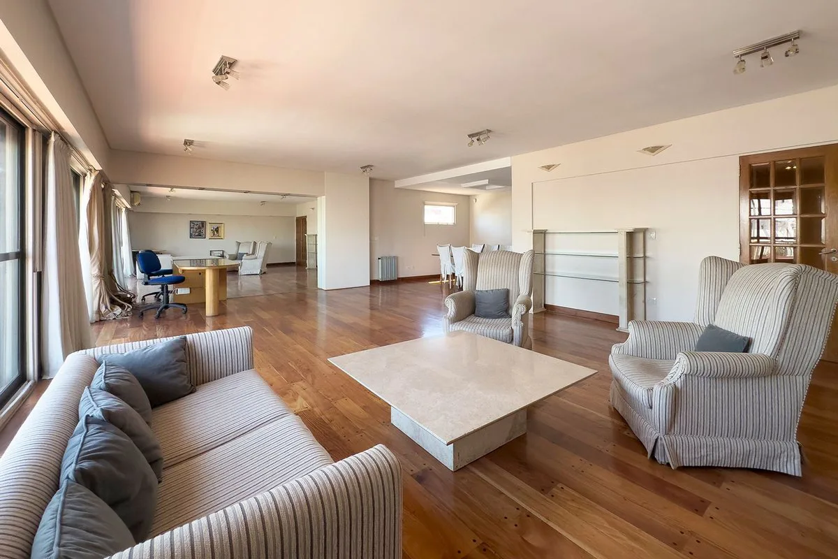 VENTA PISO DE 5 AMB C/DEP + 2 COCH. EN CABALLITO foto 2