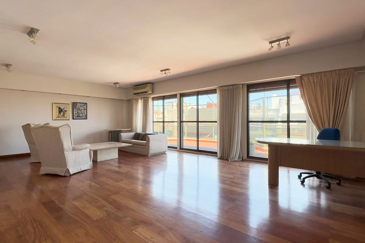 VENTA PISO DE 5 AMB C/DEP + 2 COCH. EN CABALLITO foto 3