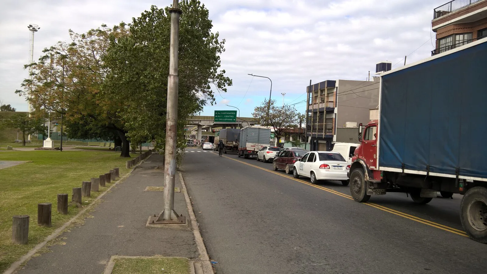 Galpón Inmejorable ubicación, a metros de la Autopista. Terreno de 8.66 m2 x 61 m2. Sup. cub. 533 m2 foto 3