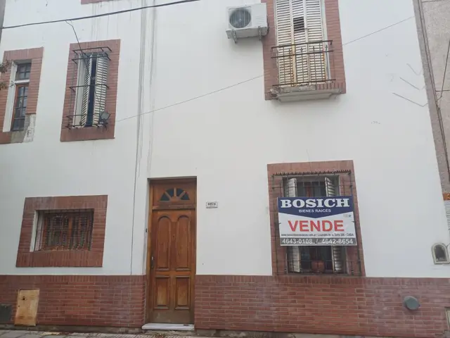 Excelente Mil Casitas a mts de Av Rivadavia.