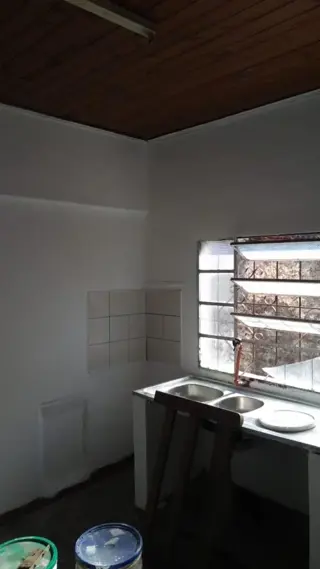 EXCELENTE PROPIEDAD DE 4 AMBIENTES CON ENTRADA DE AUTOS SOBRE LOTE DE 15X50 foto 4