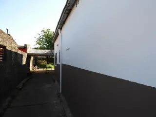 EXCELENTE PROPIEDAD DE 4 AMBIENTES CON ENTRADA DE AUTOS SOBRE LOTE DE 15X50 foto 5