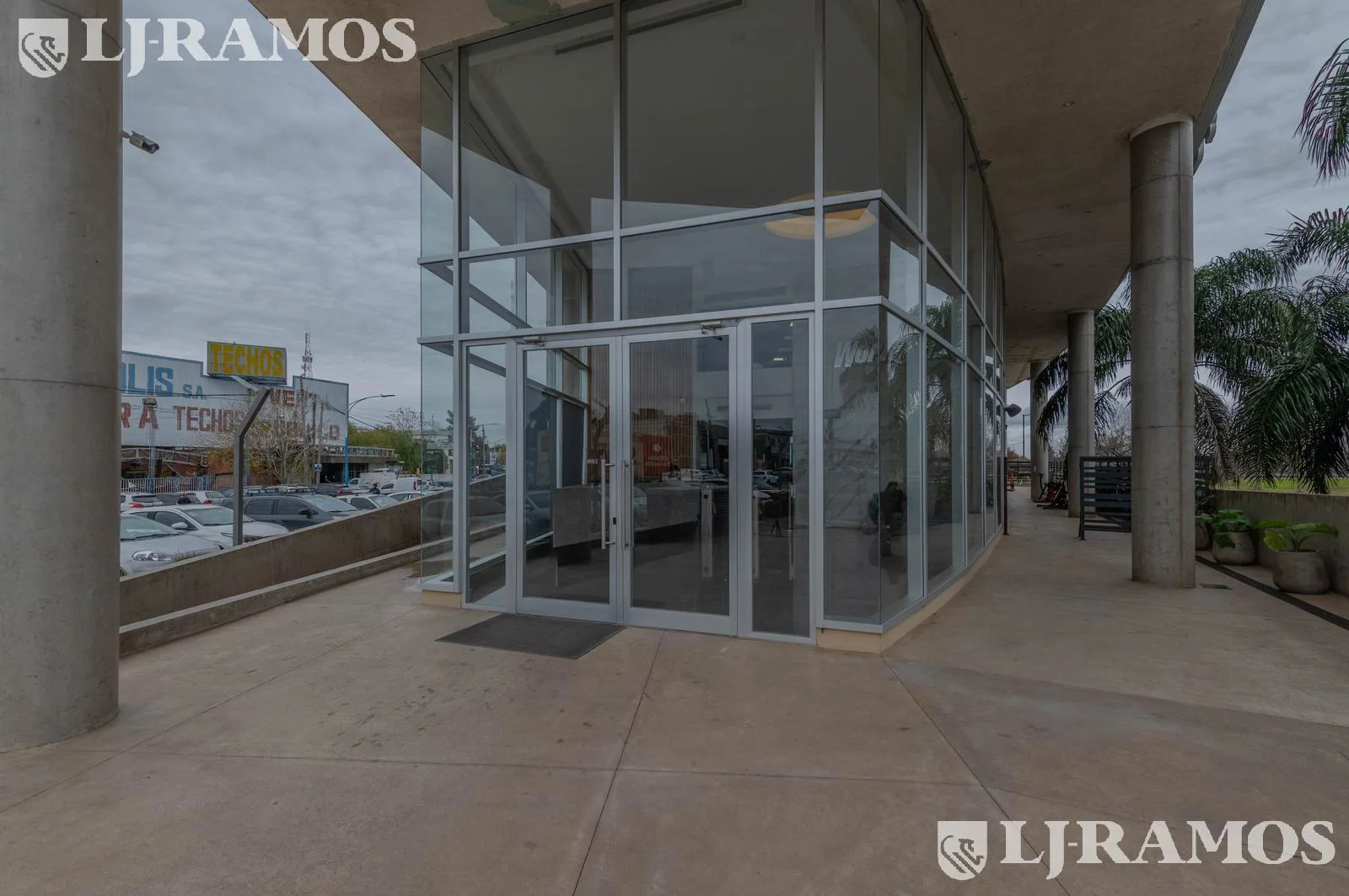 Oficinas SportClub en Escobar!  Excelente ubicación - PG foto 3