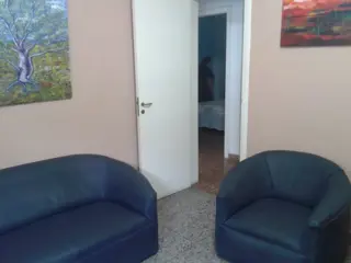 departamento para 5 personas a una cuadra de la peatonal,con 2 dormitorios,baño,living-comedor,cocina,parrilla y cochera foto 1