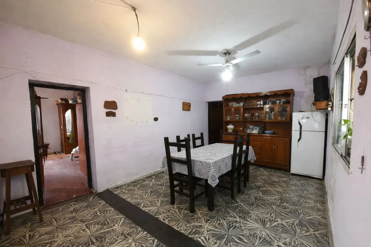 CASA ESQUINA-AMPLIO TERRENO Y POTENCIAL COMERCIAL foto 5