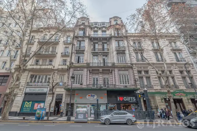 Edificio Comercial en Monserrat