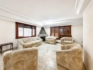 Amplio Chalet En Esquina Con Jardín, Patio Y Doble Entrada - Gendra Propiedades foto 3