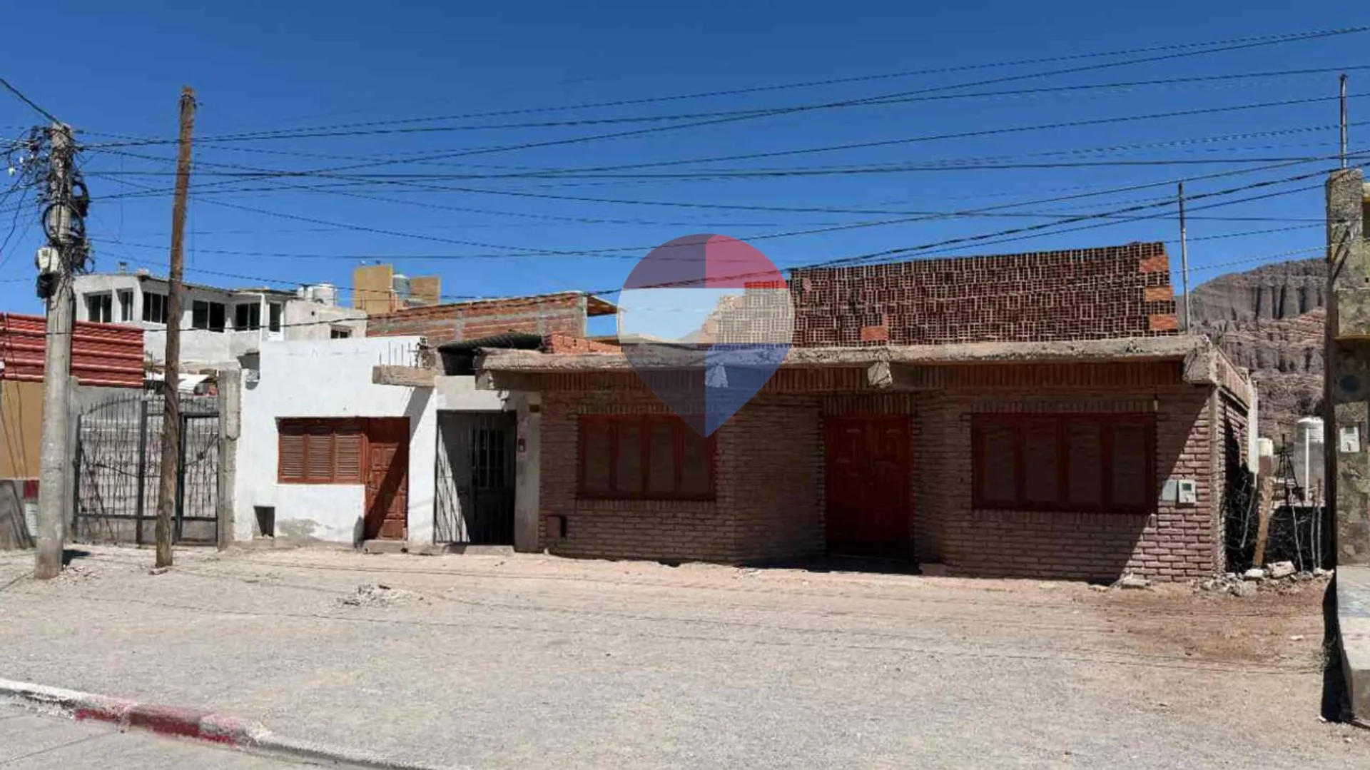VENTA DE HOSPEDAJE CON LOCALES EN TILCARA