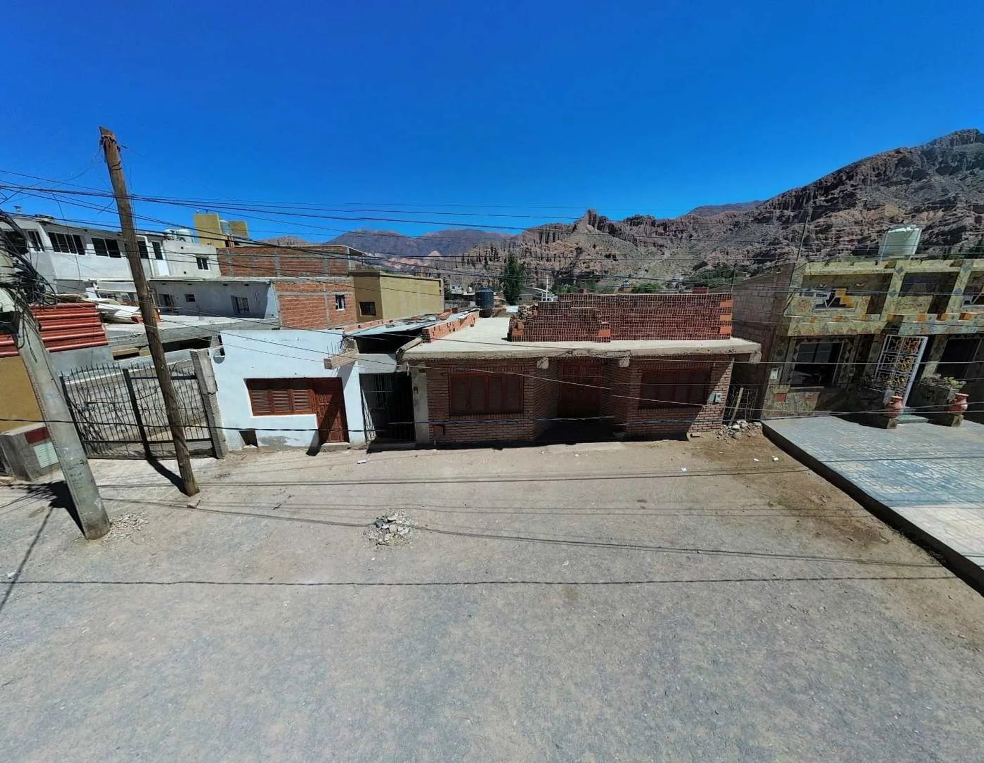VENTA DE HOSPEDAJE CON LOCALES EN TILCARA foto 3
