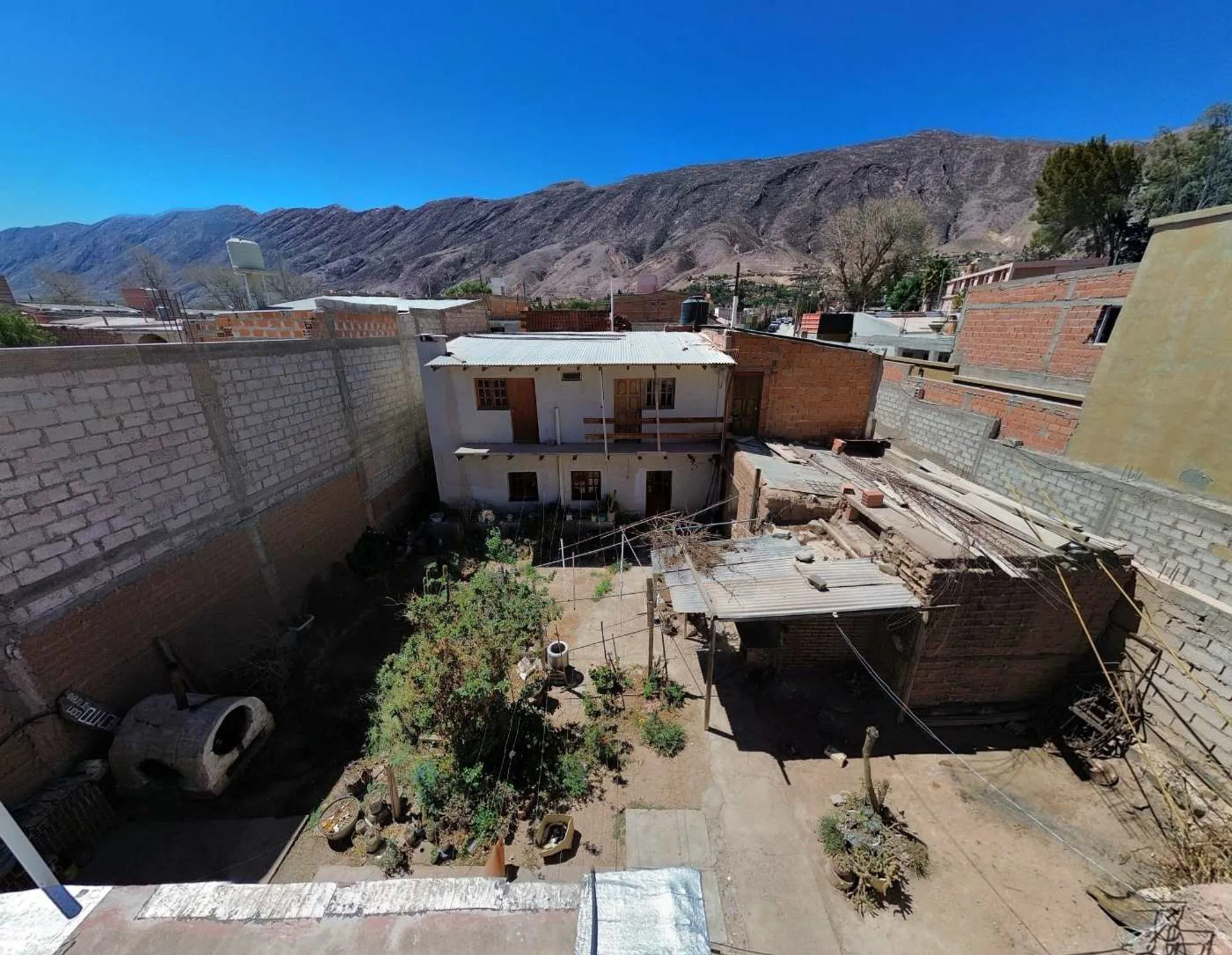 VENTA DE HOSPEDAJE CON LOCALES EN TILCARA foto 4