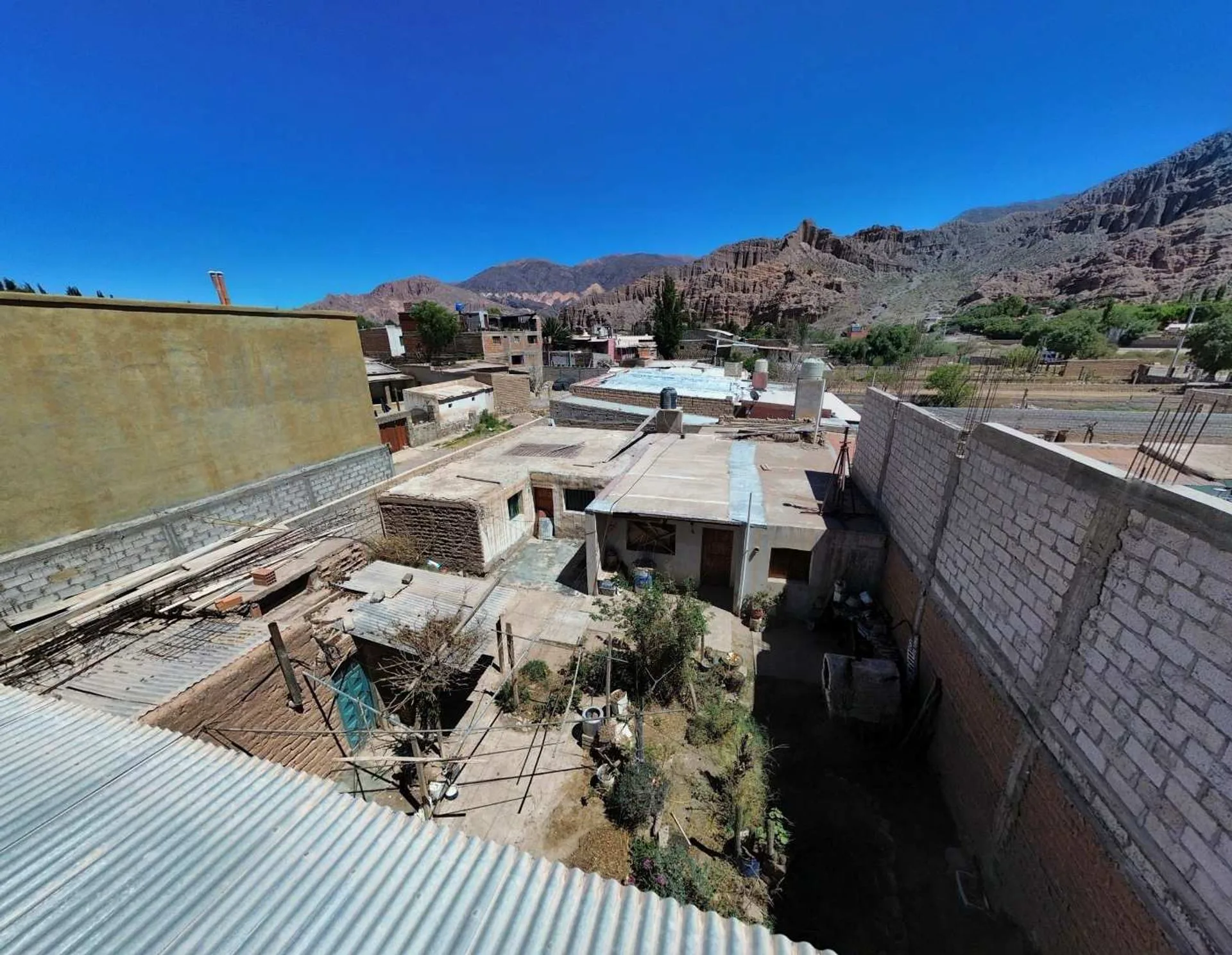 VENTA DE HOSPEDAJE CON LOCALES EN TILCARA foto 5
