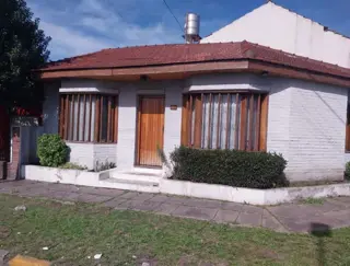 Casa en Alquiler en Ituzaingó - Gral Fernandez de la Cruz 196 foto 2