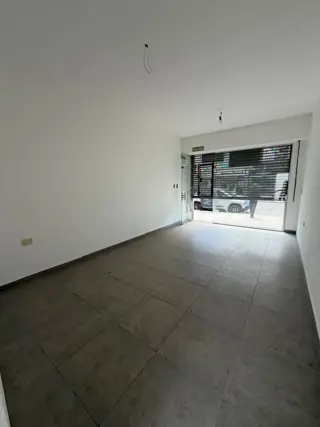 EXCELENTE LOCAL COMERCIAL SOBRE AVENIDA ARIETA DE 3,60 X 7MTS QUE CONSTADE PISO CERÁMICO , VIDRIERA, PERSIANA DE ENROLLAR MICRO-PERFORADA,ANTE-BAÑO,BA foto 5