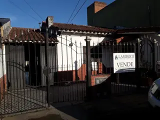 VENTA- CASA 3 AMBIENTES CON PARQUE ACEPTA PERMUTA foto 1