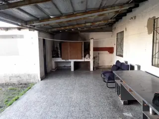 VENTA- CASA 3 AMBIENTES CON PARQUE ACEPTA PERMUTA foto 3