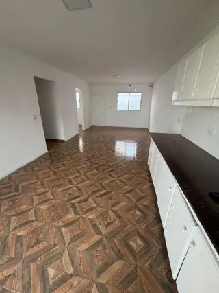 Alquiler pH 4 ambientes 2 patios Isidro Casanova foto 2