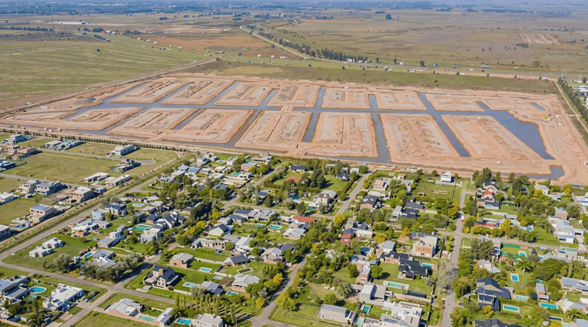 Lote en venta en Funes Lakes Barrio Cerrado foto 2