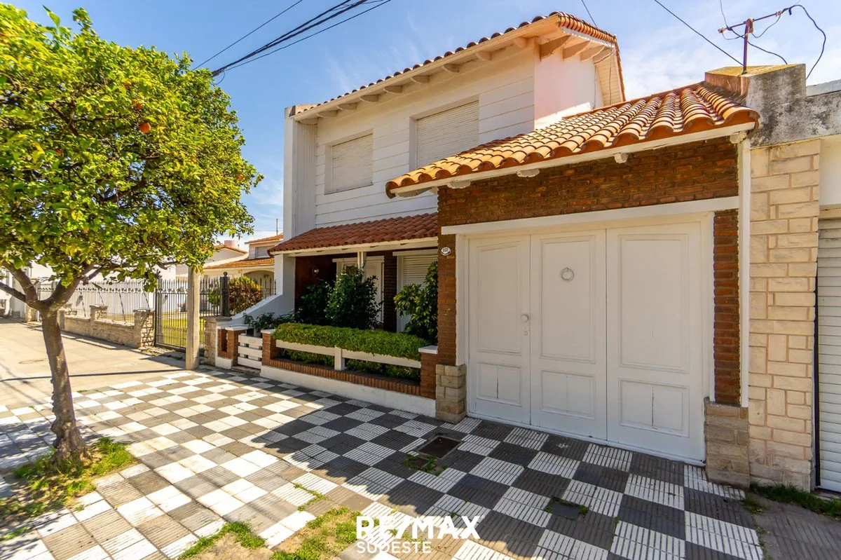 VENTA CASA TRES DORMITORIO EN EL CENTRO DE PUNTA A